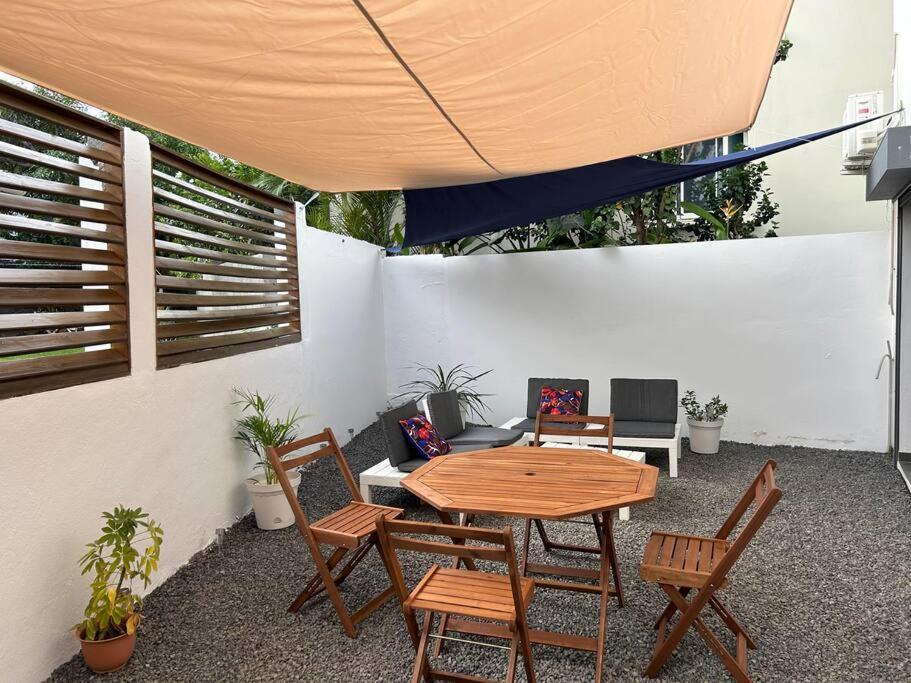 Appartement A 2 Pas De La Plage De Terre Sainte Bagian luar foto