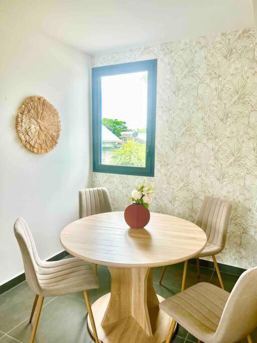 Appartement A 2 Pas De La Plage De Terre Sainte Bagian luar foto