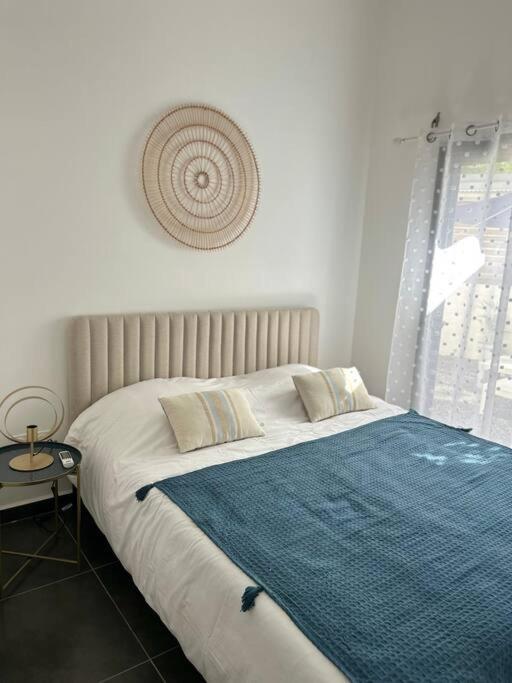 Appartement A 2 Pas De La Plage De Terre Sainte Bagian luar foto